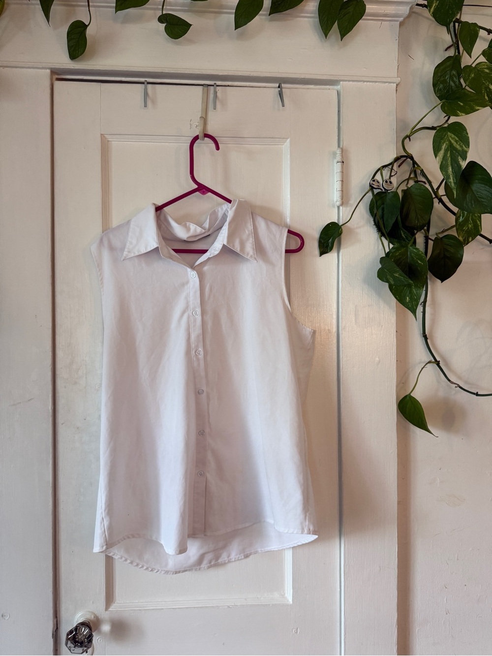 ATULEWHI size XL Sleeveless White Button-Up Collared Blouse